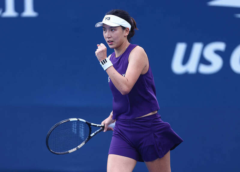 预计她将在, 手黄泽林在, 欣瑜一人顺 预计她将在, 手黄泽林在, 欣瑜一人顺