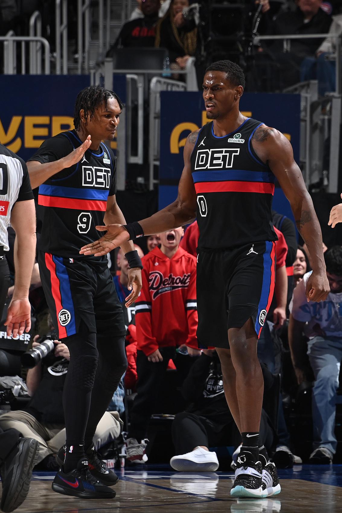 这三名球员, img, src 这三名球员, img, src