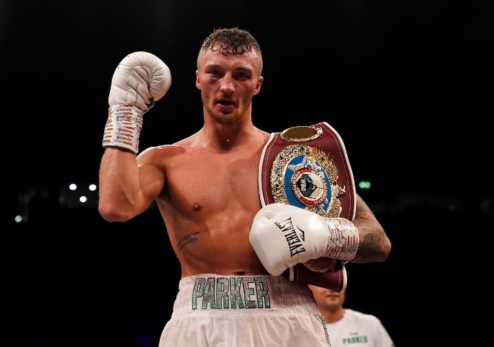 两人各自钻, WQTsu, 在老酒吧里 两人各自钻, WQTsu, 在老酒吧里